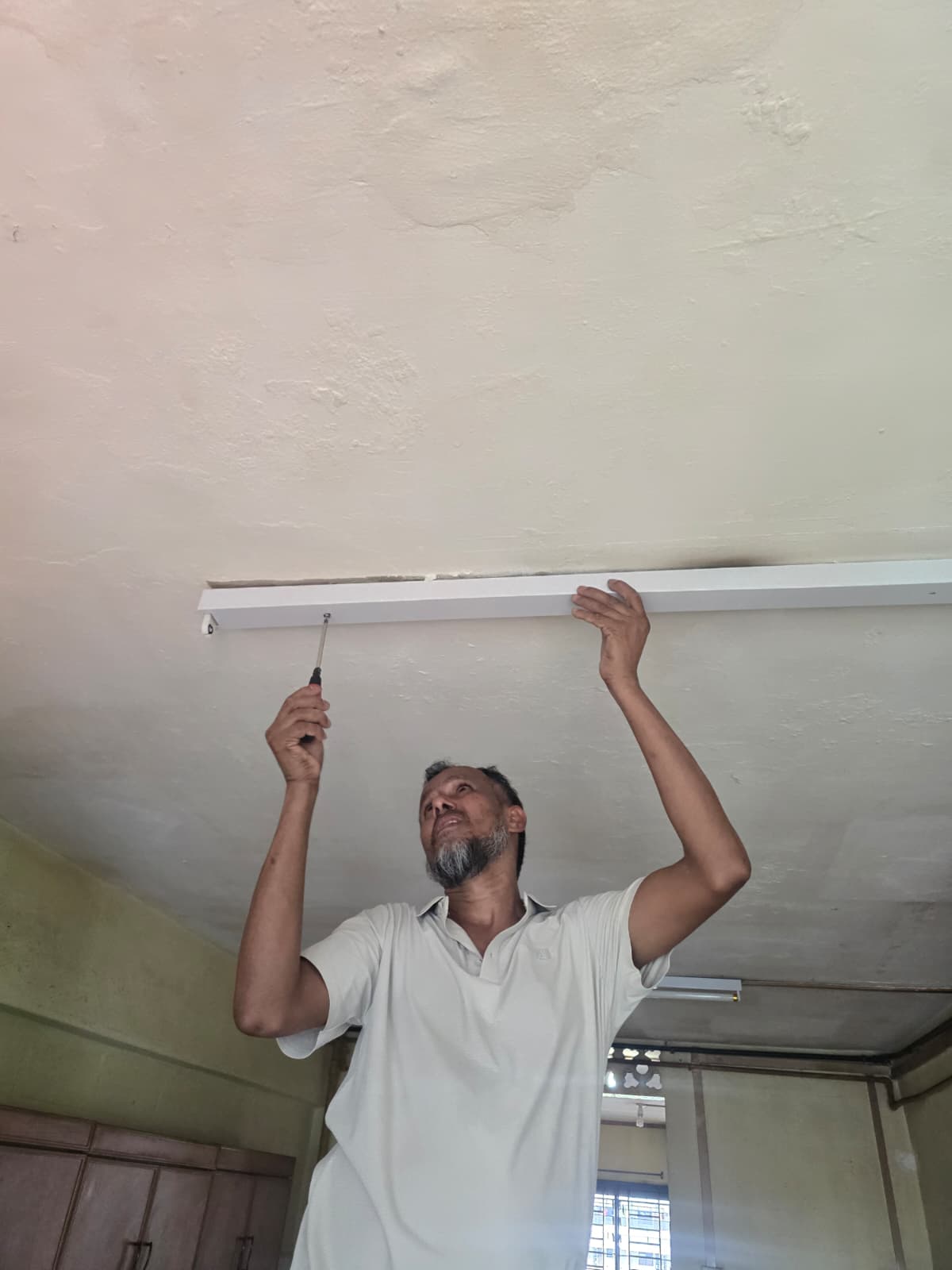 Supply and replace 4 feet LED T8 single tube batten light & E27 ceiling mount holder