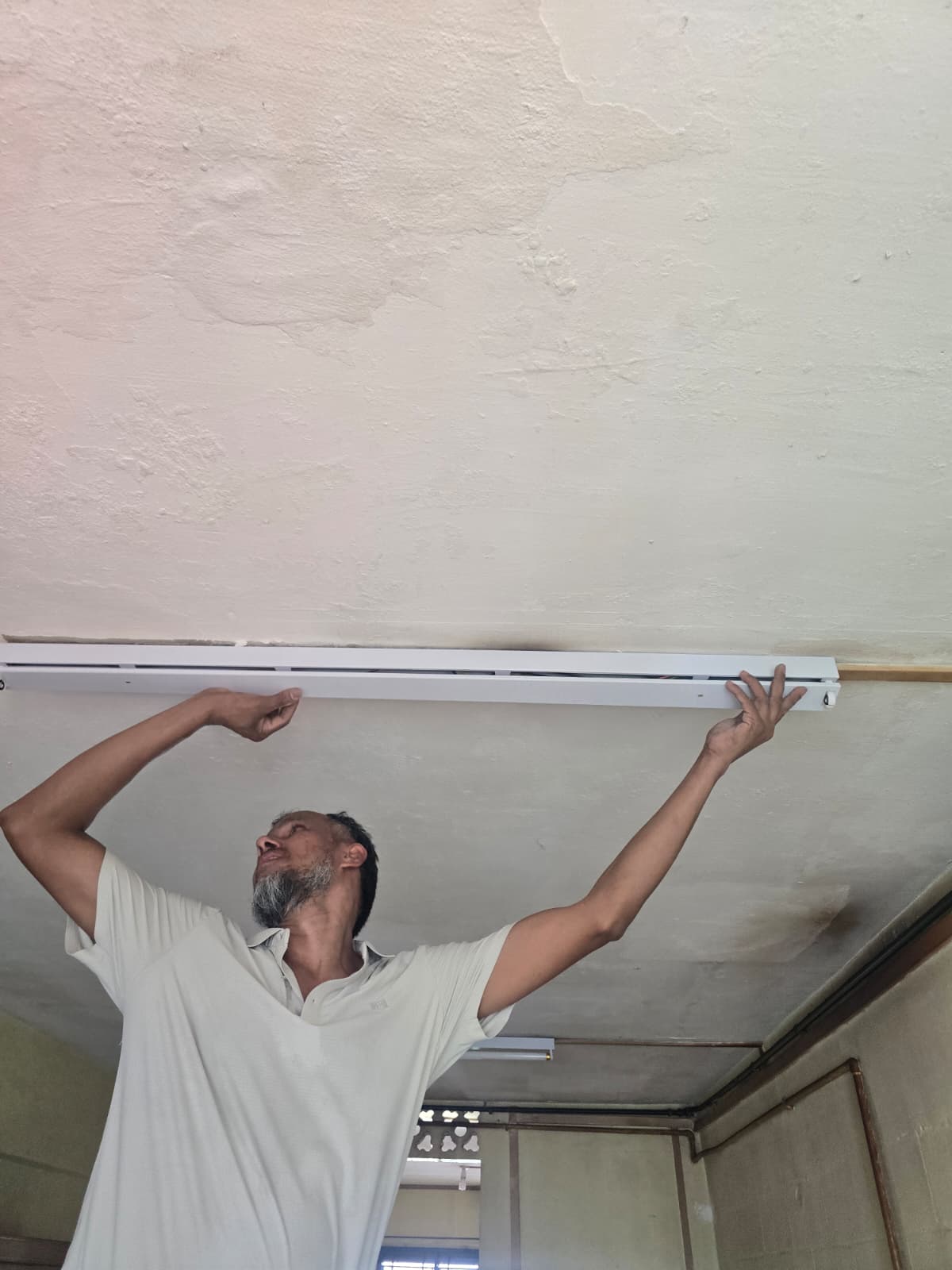 Supply and replace 4 feet LED T8 single tube batten light & E27 ceiling mount holder
